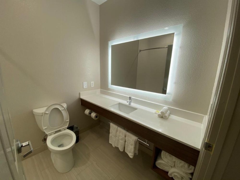 Holiday Inn Express Hotel Galveston West-Seawall Image 11